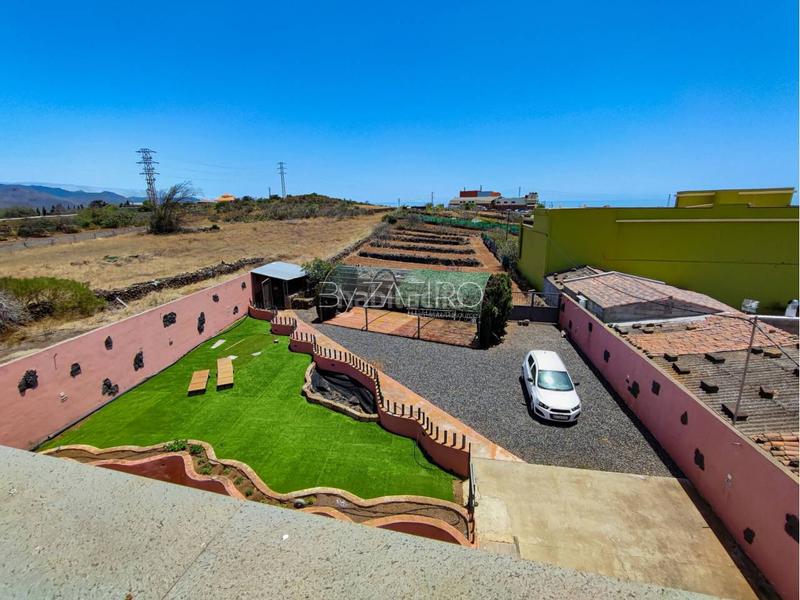 Foto f75fdf2a-0b58-4315-a37f-10606c70e622. Chalet gran casa en geneto con jardín y huerta en San Cristóbal de La Laguna