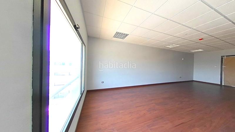 Foto 15d3838d-e876-48ac-a804-79b4c67404c4. Bureau dans Salteras