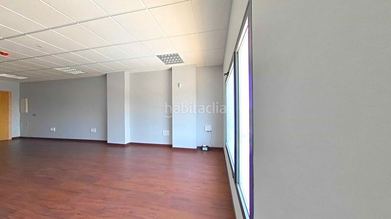 Foto 803a713b-5f75-425f-9626-ed6e1a4e0341. Bureau dans Salteras