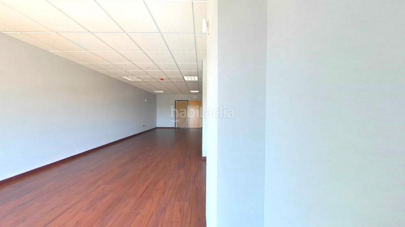 Foto f93e79d4-ba68-4b3d-b66b-fc34ed416294. Bureau dans Salteras