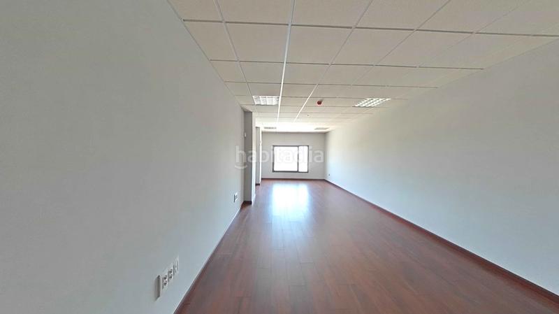 Foto 529881f9-cbb5-4ed2-b7fb-63bb45110687. Ufficio in Salteras