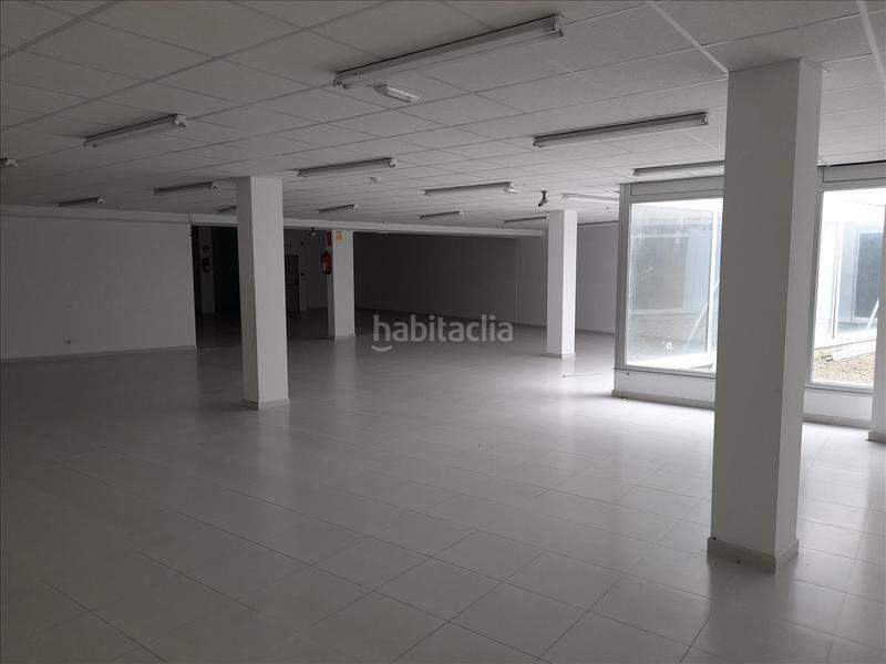 Foto eab7f460-aca0-46d2-bac5-c57d4e95bb62. Locale commerciale in Burela