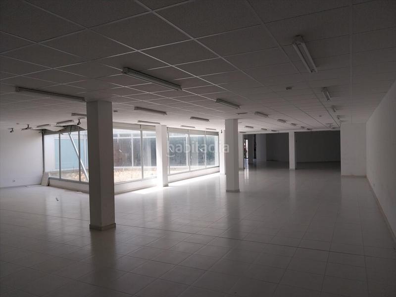 Foto f39c09de-2f9d-4af3-bb98-eab3b79bc565. Locale commerciale in Burela