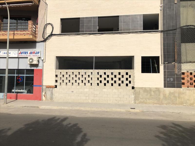 Foto a9711c70-ea29-4e31-8d7a-56f23cb494ee. Aparcament cotxe a Carcaixent