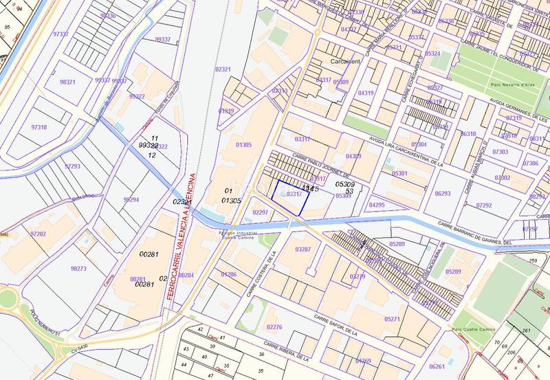 Foto c9c28182-c7a2-4d08-962f-690648e6a619. Aparcament cotxe a Carcaixent