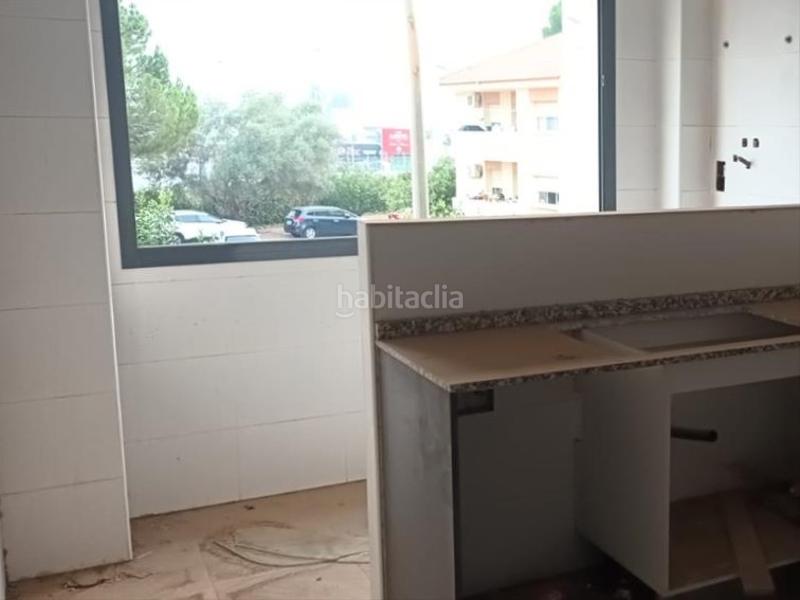 Foto ccaed8bc-c213-48d7-ae10-8e31685615de. Aparcament cotxe a Carcaixent