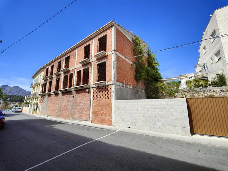 Foto 0fba9931-854b-4242-9563-8237de1d3508. Parking coche en Parcent