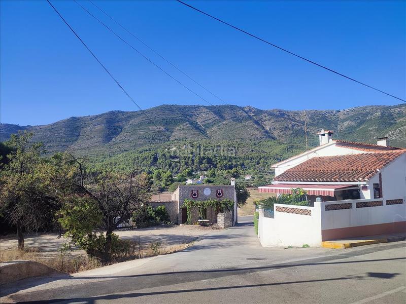 Foto ba16aa8a-1fc1-4853-bb36-d78cc694f46a. Parking coche en Parcent