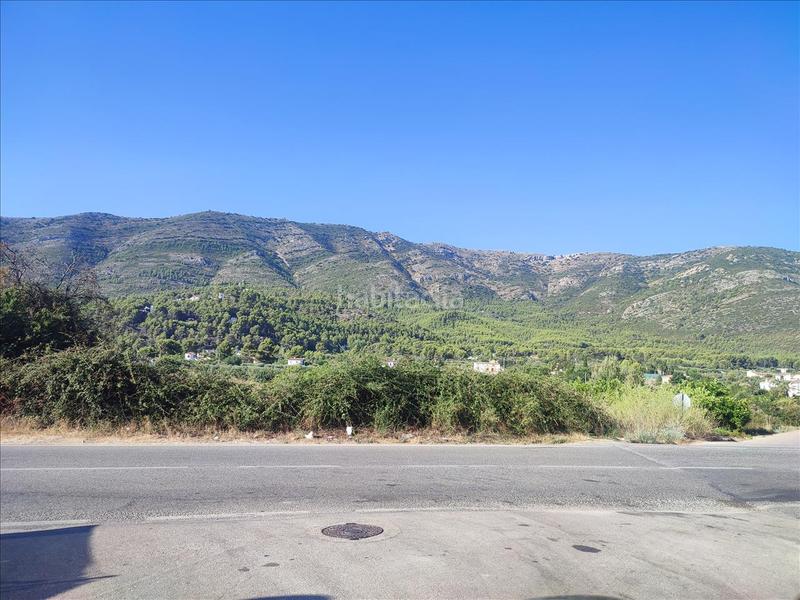 Foto f2032cb1-3153-4b6c-ab17-06a3c307159b. Parking coche en Parcent