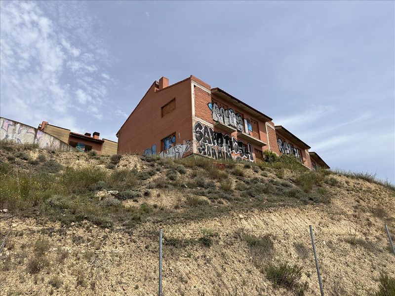 Foto 196b5ef5-2a7c-4083-a45d-ec3c16f3b156. Chalet en Briones