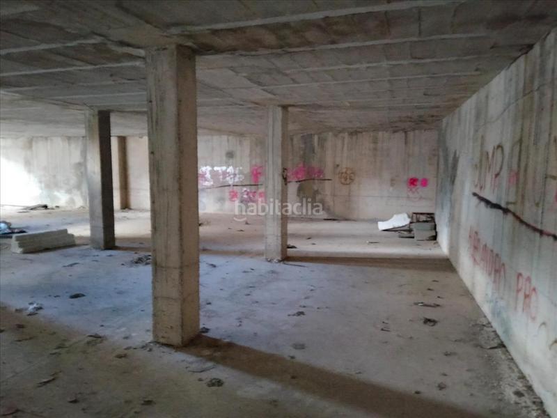 Foto f25b9fc2-9a46-48ef-9ee4-b489b59aa181. Parking coche en Enguera