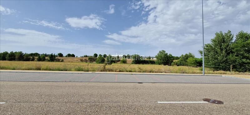 Foto 1bbb90b8-bc65-49c3-9713-00742b62f124. Area edificabile industriale in Simancas
