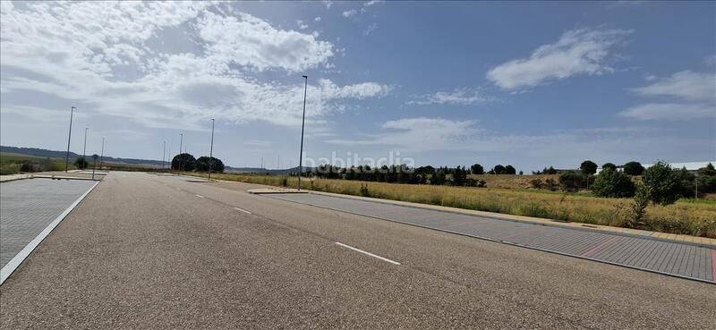 Foto 41ccebfd-7aee-4f37-8540-2c148fae1add. Area edificabile industriale in Simancas