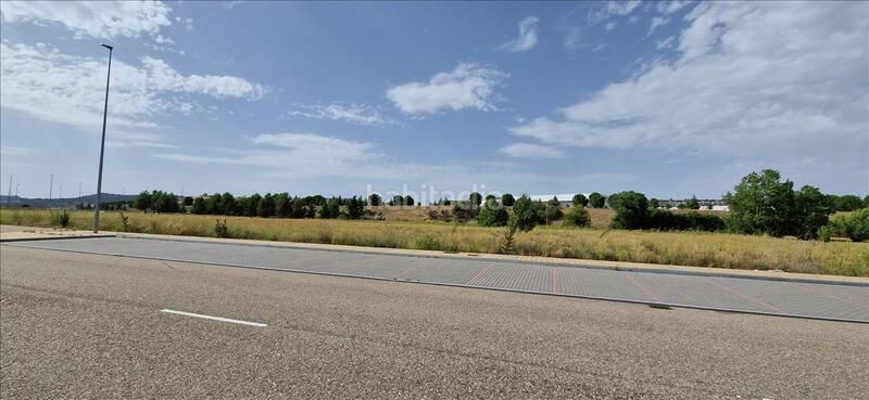 Foto ead27e3d-ebdf-4612-8332-e3c83343ffb5. Area edificabile industriale in Simancas