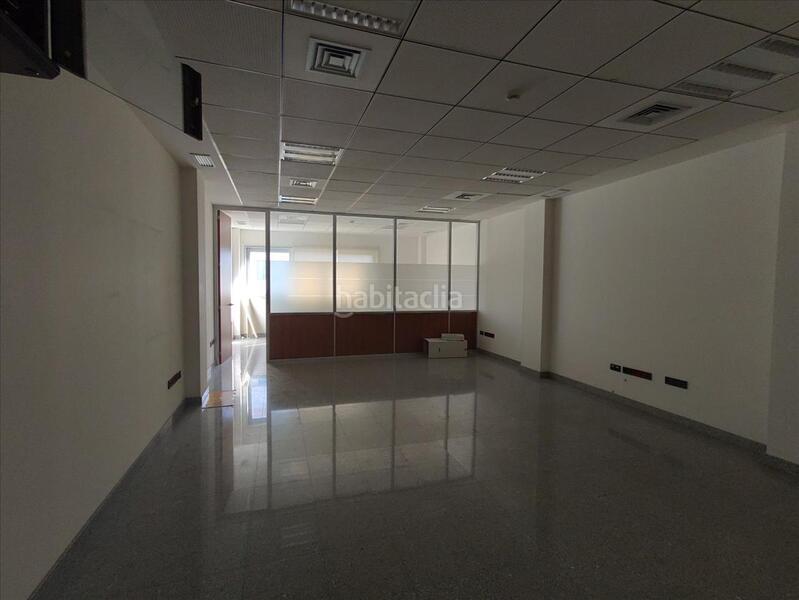 Foto 3668f82a-aef1-4d9c-bd1b-5c4467e6aabf. Office space in El Plantinar - Avda. La Paz - El Juncal Sevilla