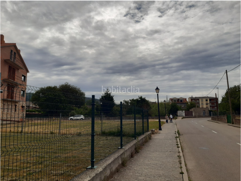 Foto 0b85bdf5-b892-46b2-9b05-2104a07d2d9c. Aparcament cotxe a Boñar
