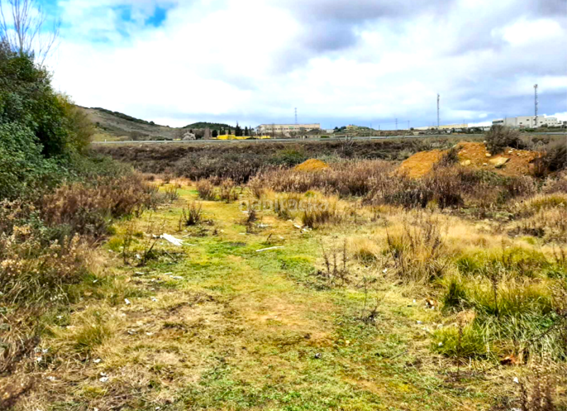 Foto 2f85f2f0-40f7-4ec5-9e2d-8d9fd3ae1e9c. Terreno residencial en Lardero