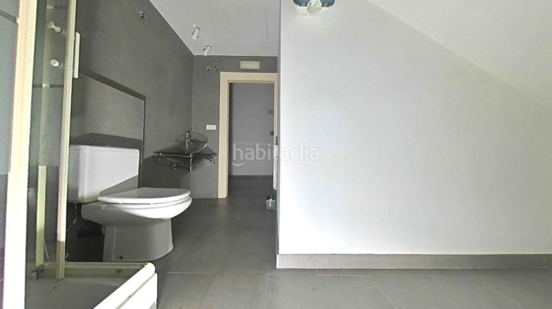 Foto 913f74f4-9f13-42a3-b953-1c4192563f47. Local comercial a Segundo Ensanche Pamplona / Iruña