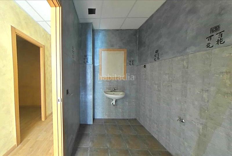 Foto 86ed59f6-6a91-45f7-81dc-37837b89c7e7. Local comercial a Juan de la Cierva Getafe