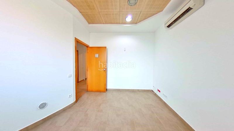 Foto 2aaeb150-379d-4009-a520-cc90bf5b17b0. Local comercial a Can Rull Sabadell