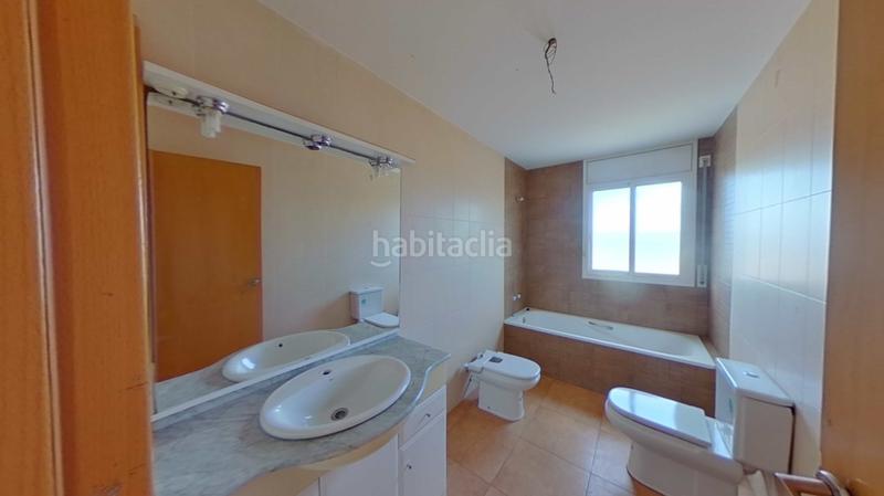 Foto 4b13a9aa-f6f2-4ca7-a950-a5867a874fc8. Local comercial a Castellet i la Gornal