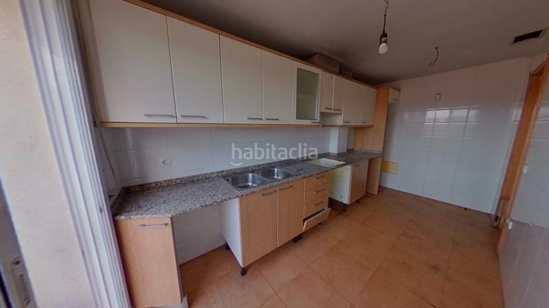 Foto 5242cd6b-d669-43cd-9234-e91d00aa22e2. Local comercial a Castellet i la Gornal