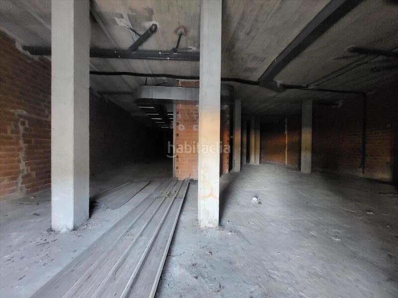 Foto e463f4f5-f949-42e8-aa2f-cedeb05c5d5a. Local comercial en Zona Calle Valencia Torrent