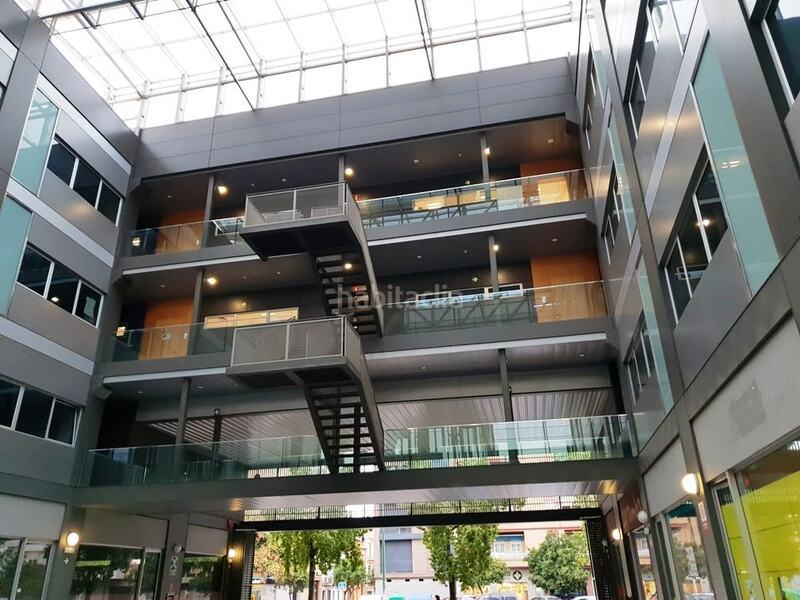 Foto d7217b5f-c687-4840-b1a2-54e860a5fbcc. Ufficio in El Plantinar - Avda. La Paz - El Juncal Sevilla