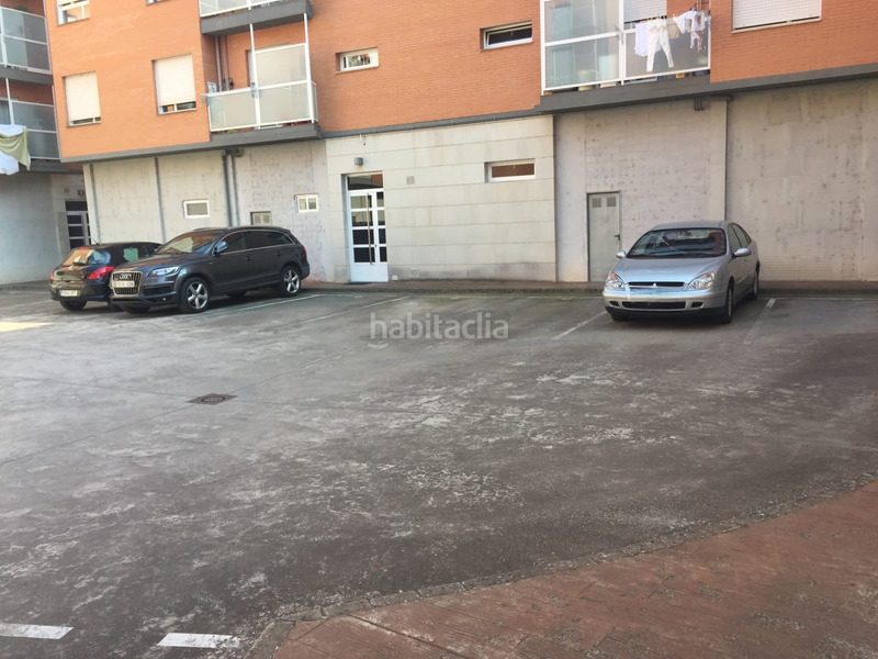 Foto a0caf475-d7c5-4cae-810a-d3abcfb00100. Parking voiture dans Nájera