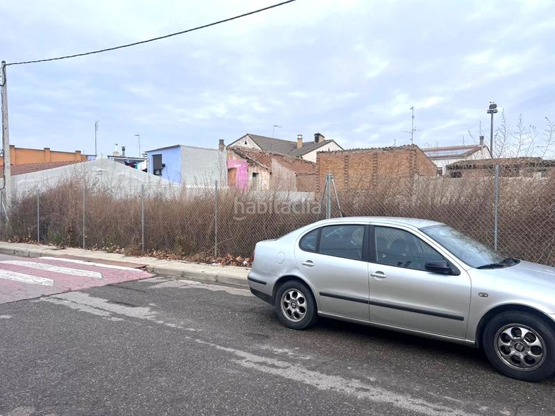 Foto ec61d5d7-f01e-4b7d-8b45-e4a6f251b3a6. Terreny residencial a Castejón