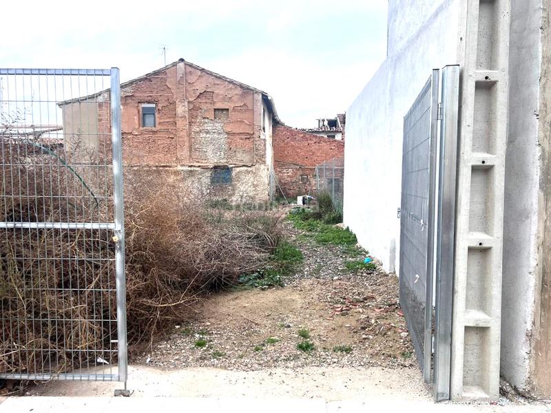 Foto fd7ece75-a36b-427f-8d6c-6f89a0752f06. Terreny residencial a Castejón