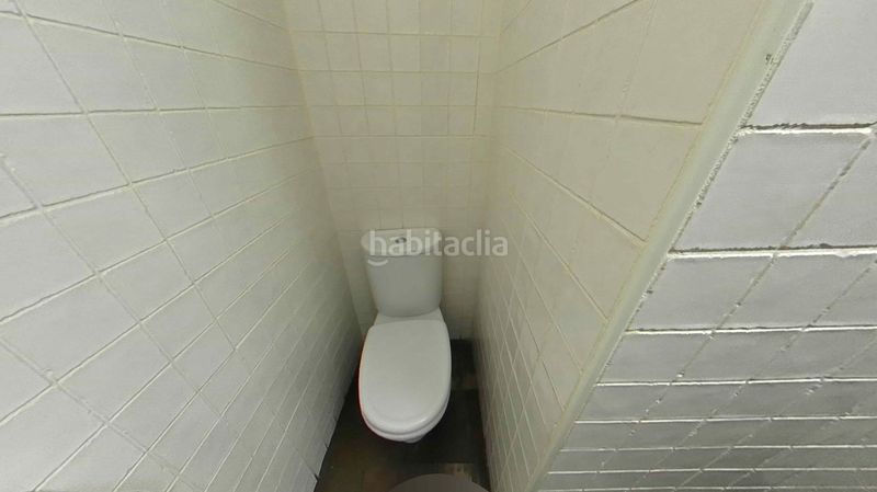 Foto 3ac09bb5-0b0c-4c80-b33a-649a0722a56c. Local comercial a Pradoluengo