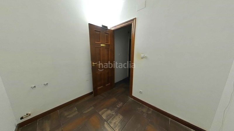 Foto 6e208de0-958d-4de7-ae04-ae2422f52770. Local comercial a Pradoluengo