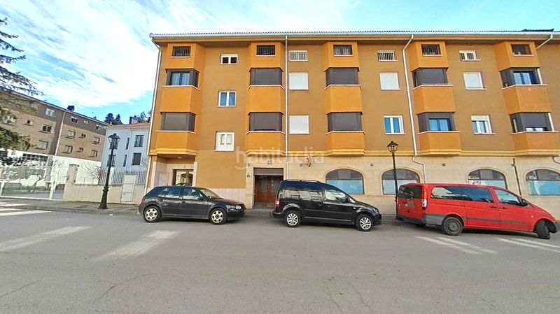 Foto c74b5b41-4b6d-462e-a59e-79a30ad90d90. Local comercial a Pradoluengo