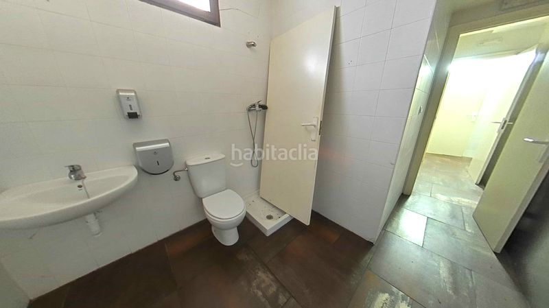 Foto e5bbd9dc-a02c-4829-a9f8-a47583ad6920. Local comercial a Pradoluengo