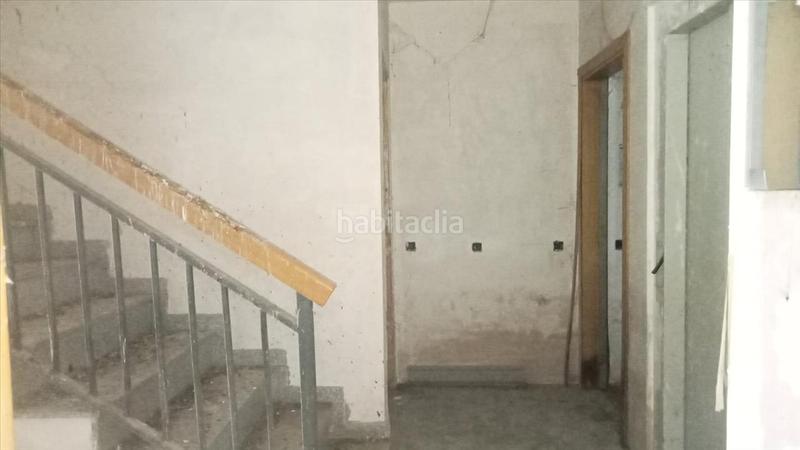 Foto 13ff2877-19fc-4f62-9924-6324ea4de45b. Aparcament cotxe a Alguaire