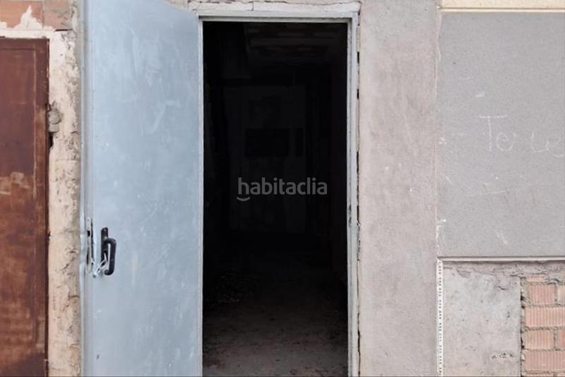 Foto ef929465-e653-4358-9c21-52e65f45517e. Aparcament cotxe a Alguaire