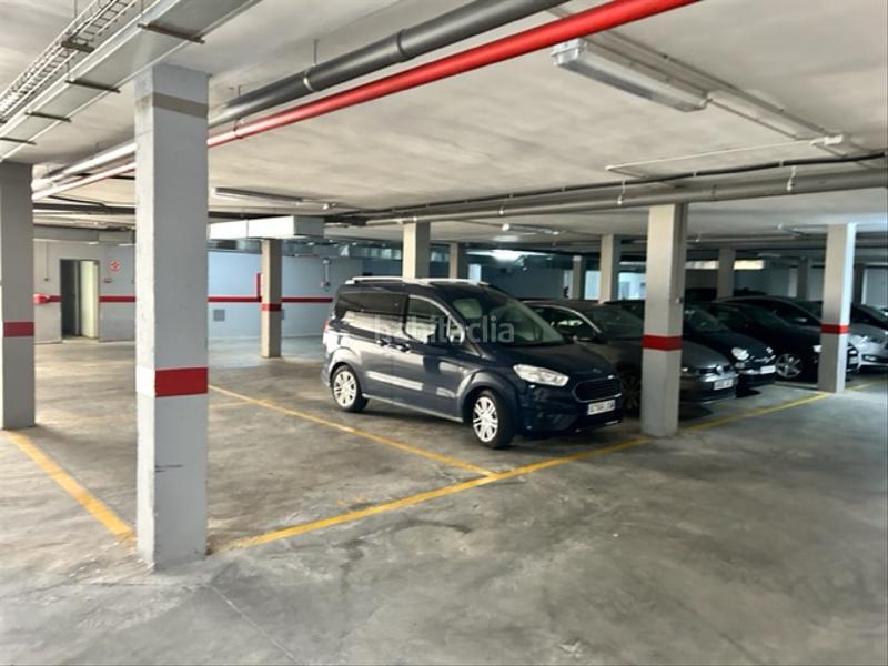 Foto fcd33b11-1044-4534-a238-d024b5a18745. Aparcament cotxe a Parc Tecnològic Paterna