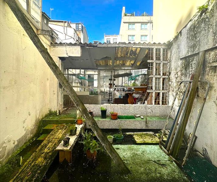 Foto 4b0a2f1a-89fc-488e-8bb0-cc8c1efde474. Edificio in Ciudad Vieja Coruña (A)