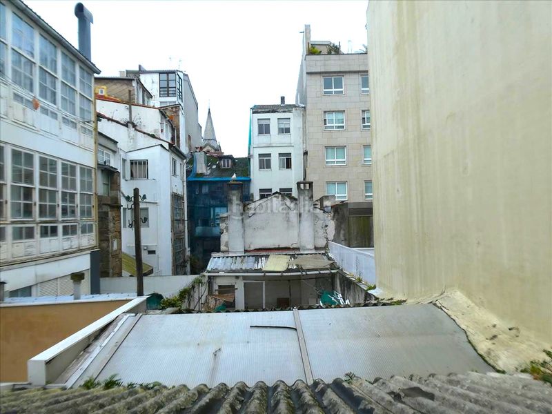 Foto f8e45673-b7da-4ece-84c1-1388c245211c. Edificio in Ciudad Vieja Coruña (A)