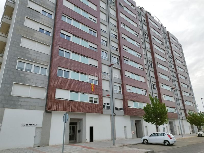 Foto ed4904b0-65f5-46eb-b5b8-dab29868f1f0. Parking coche en Centro Ponferrada