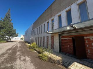 Nave industrial  Cuadra la torta