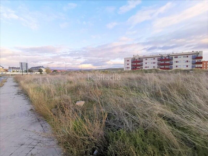 Foto b6e439e8-5779-4ccf-a7c6-28f6490bd2d6. Terreny residencial a Sónsoles Ávila