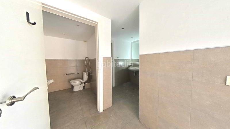 Foto 15df7df3-edec-4df6-ad54-fdc7611887a8. Local comercial en Zona Industrial Prat de Llobregat (El)