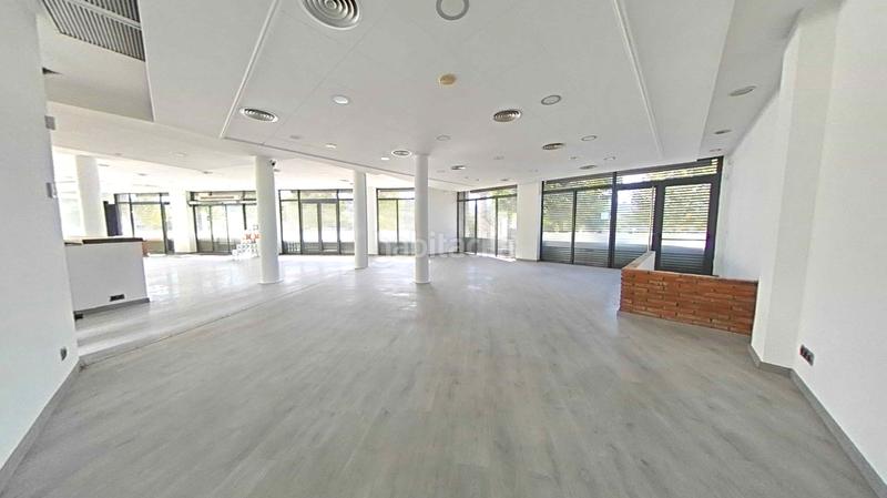 Foto 86a8fa8b-45bb-4b86-8f19-d30eecaede82. Local comercial en Zona Industrial Prat de Llobregat (El)