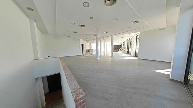 Foto e5de4a4e-d9e4-4041-9902-e6d4ed5fc42f. Local comercial en Zona Industrial Prat de Llobregat (El)