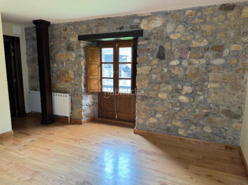 Foto a217365a-ee76-4d32-be03-7c5a33d19769. Edificio en Tineo