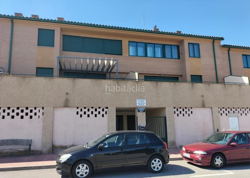 Foto 9d250fe6-0a15-4c41-af64-4c226f796375. Parking coche en Lastrilla (La)