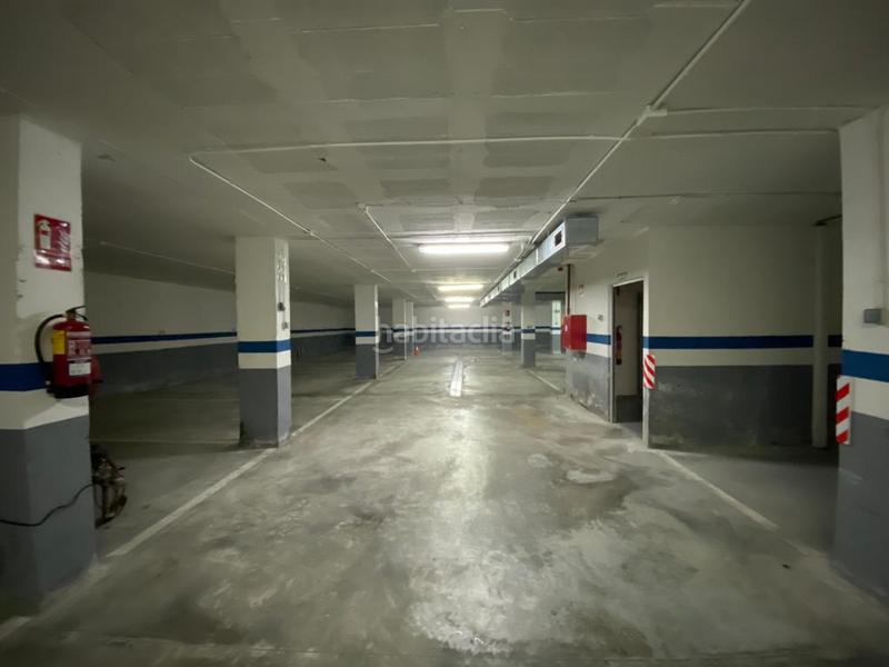 Foto bed2c192-b439-4914-9a42-ba6f2f1dcc2e. Parking coche en Campello Playa Campello (el)
