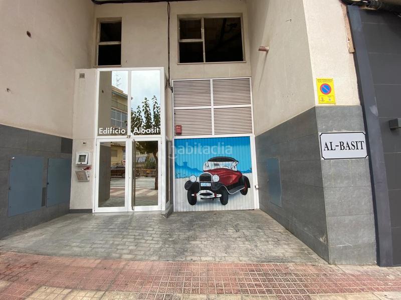 Foto 64b83ae2-bcb6-4e79-b314-5f63c9aa7ae0. Parking voiture dans Campello Playa Campello (el)